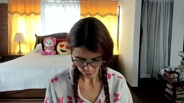 Charlotte-Willson online show from March 6, 8:59 pm