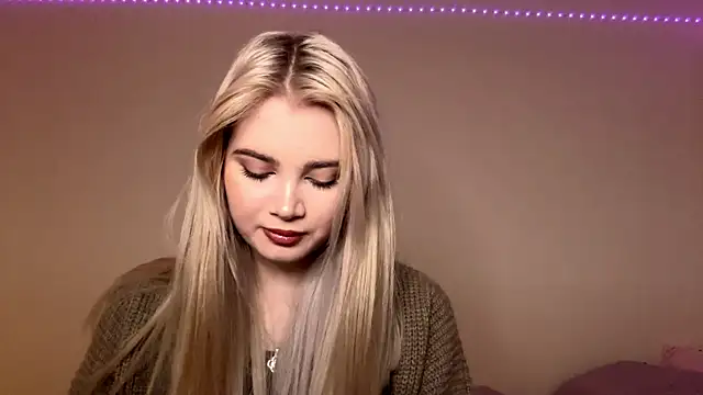 Snapshot of KarissaBoisse chatting on November 26, 5:35 pm KarissaBoisse online show from November 26, 5:35 pm