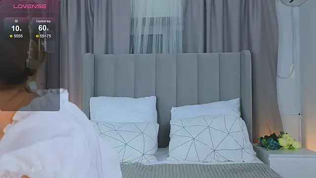 Snapshot of LyraTate chatting on December 16, 1:32 am LyraTate online show from December 16, 1:32 am