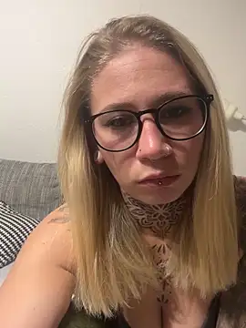 Snapshot of Antoniia69 chatting on November 27, 10:32 pm Antoniia69 online show from November 27, 10:32 pm