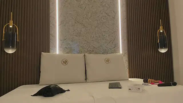 mia dollce online show from November 28, 11:43 am