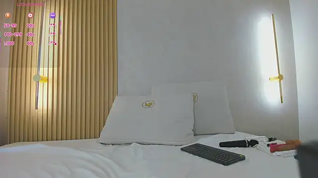 mia dollce online show from December 3, 11:53 am