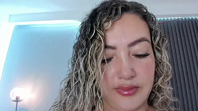 mia dollce online show from March 11, 10:53 am