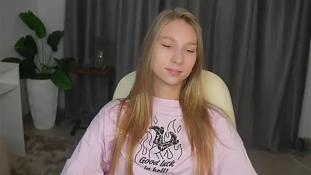 Snapshot of CaritaTacke chatting on November 25, 12:05 pm CaritaTacke online show from November 25, 12:05 pm