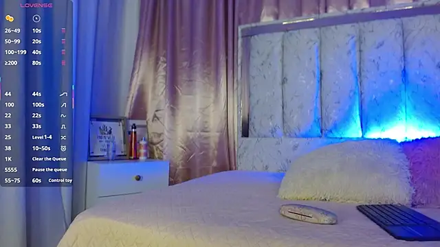 luna-fire online show from March 11, 3:33 am