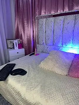 luna-fire online show from April 1, 2:57 am