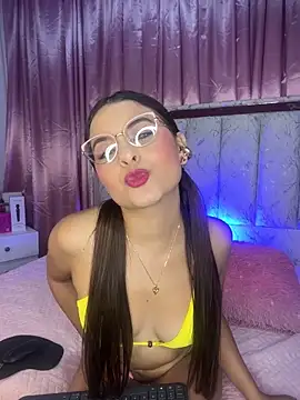 luna-fire online show from March 7, 3:35 am