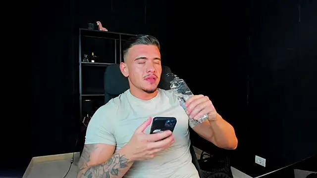 ElijahThorne online show from April 8, 9:11 am