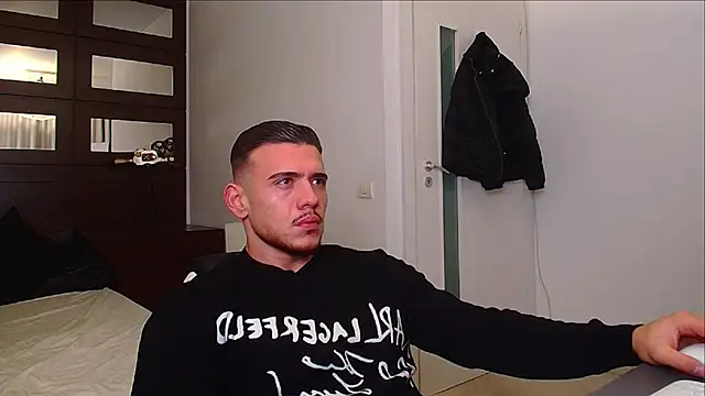 Snapshot of ElijahThorne chatting on November 29, 5:29 am ElijahThorne online show from November 29, 5:29 am