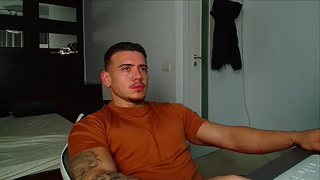 ElijahThorne online show from December 2, 5:53 am