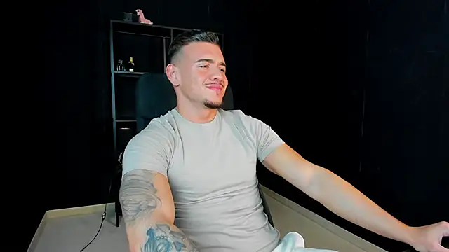 ElijahThorne online show from April 15, 6:41 am