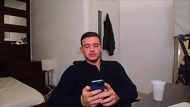 Snapshot of ElijahThorne chatting on November 24, 5:29 am ElijahThorne online show from November 24, 5:29 am