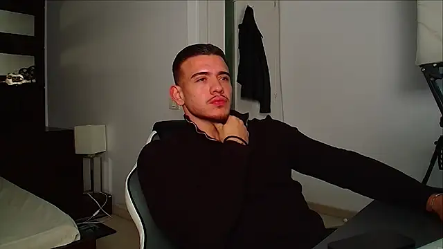 Snapshot of ElijahThorne chatting on November 25, 5:52 am ElijahThorne online show from November 25, 5:52 am