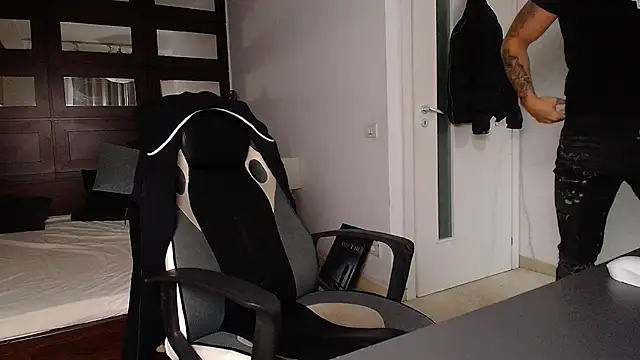 ElijahThorne online show from February 24, 6:36 am