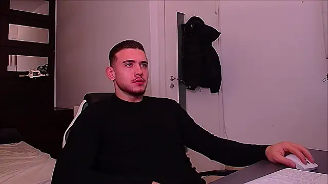 ElijahThorne online show from December 22, 8:14 am