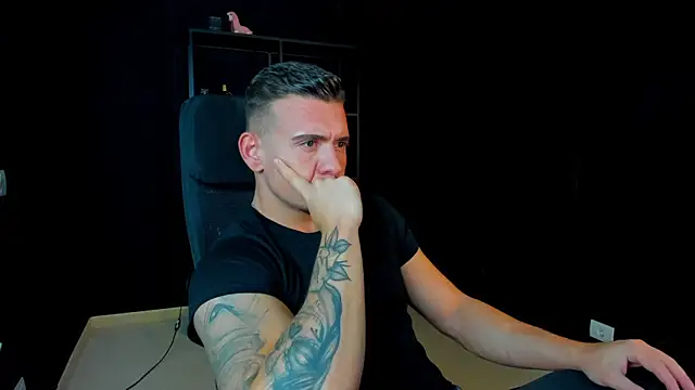 ElijahThorne online show from April 3, 6:42 am