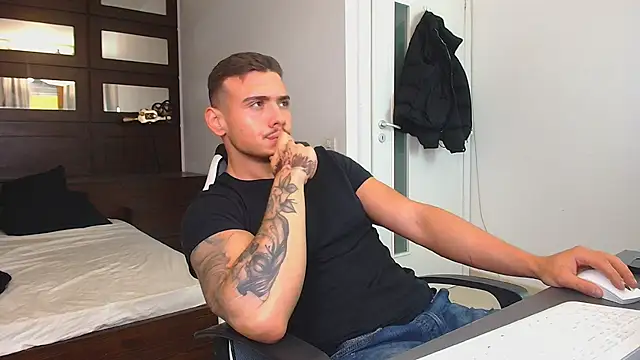 ElijahThorne online show from February 6, 9:49 am