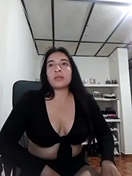 kira-stormm online show from May 19, 12:37 am