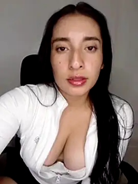 kira-stormm online show from April 12, 9:40 pm