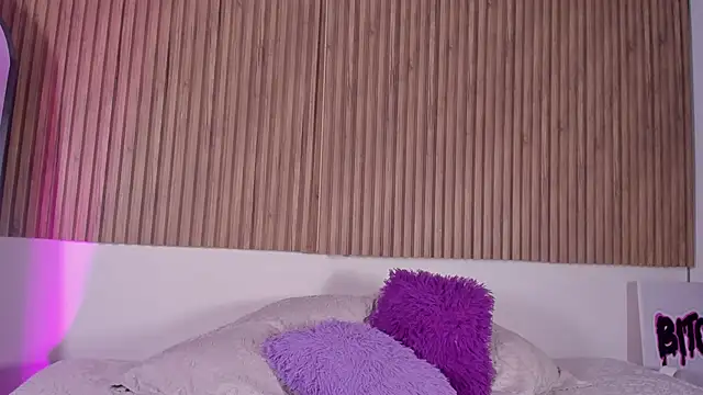 Hayley-Fox online show from November 28, 2:45 am