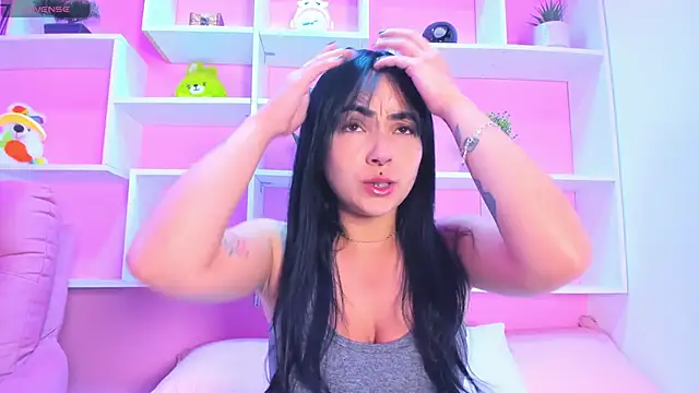 Snapshot of kittyMelvis chatting on December 2, 11:34 am kittyMelvis online show from December 2, 11:34 am