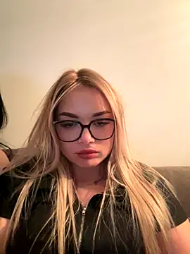 Snapshot of Ibolya_7 chatting on November 26, 4:18 pm Ibolya 7 online show from November 26, 4:18 pm