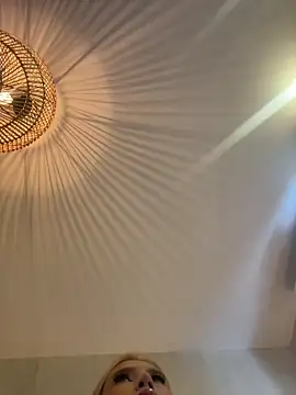 valeryfox   online show from January 9, 7:10 pm