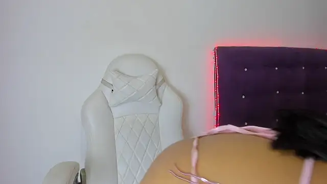 veronicaa squirt online show from June 1, 3:18 am