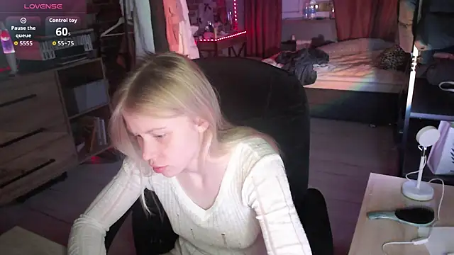 mollydollka online show from December 1, 1:56 pm