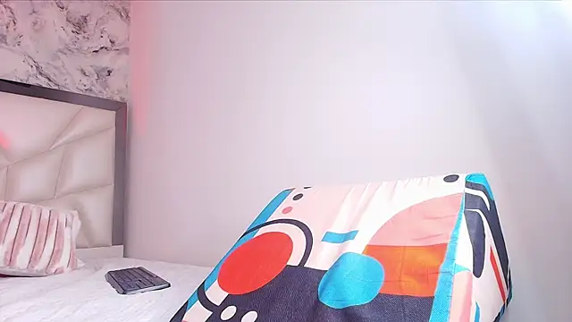 lili jhonson online show from December 3, 12:15 pm