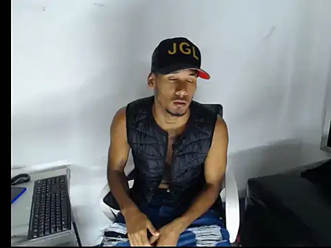 Straight latinX online show from November 28, 3:50 am