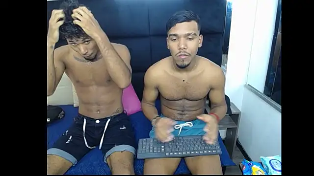 Straight latinX online show from November 22, 3:05 am