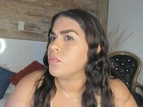 lathiffa online show from December 19, 6:32 pm