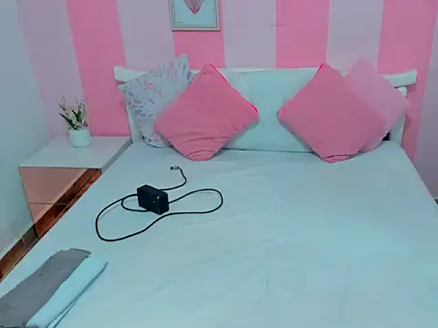 lathiffa online show from November 25, 9:04 pm