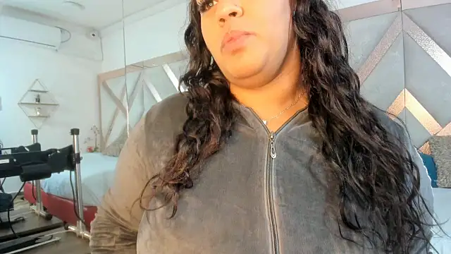 lathiffa online show from January 12, 8:47 pm