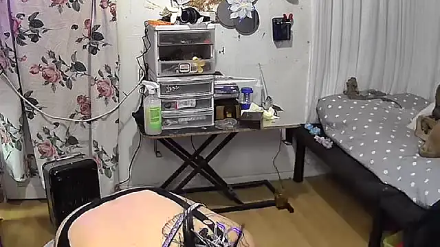 chaoticluvbug online show from February 4, 4:51 am