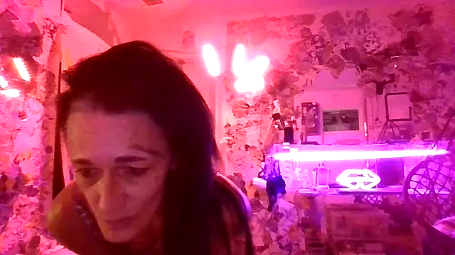 chaoticluvbug online show from December 23, 6:45 am