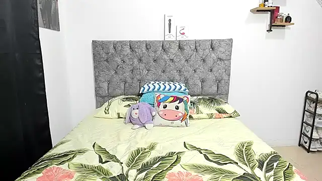 Iam dani online show from December 19, 9:17 pm