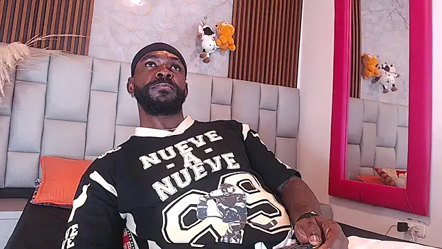 BlackEmperador online show from December 18, 4:50 am