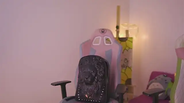 megan ssmith online show from December 1, 9:59 pm