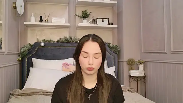 Amber Bond online show from January 13, 5:55 am