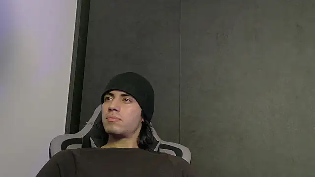 Snapshot of eren_jeager chatting on July 16, 1:35 am eren jeager online show from July 16, 1:35 am