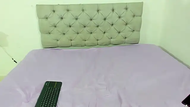 Snapshot of Briitney_tovar chatting on December 18, 3:55 am Briitney tovar online show from December 18, 3:55 am