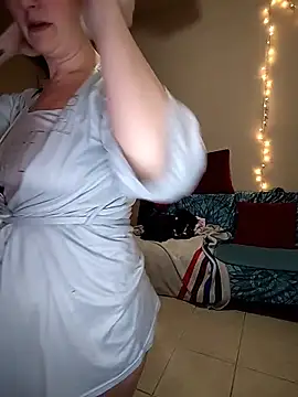 LaylaLucis online show from February 6, 9:44 pm