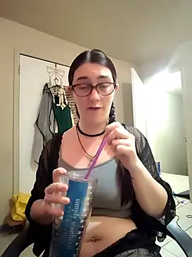 Snapshot of LaylaLucis chatting on July 9, 12:22 am LaylaLucis online show from July 9, 12:22 am