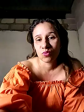 Snapshot of MIA-LARIOS chatting on January 18, 3:43 am MIA-LARIOS online show from January 18, 3:43 am