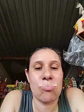 Snapshot of MIA-LARIOS chatting on June 29, 9:47 pm MIA-LARIOS online show from June 29, 9:47 pm