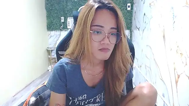 Snapshot of imadriana12 chatting on November 25, 8:47 am imadriana12 online show from November 25, 8:47 am