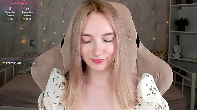 Shy Polly online show from April 14, 12:04 am