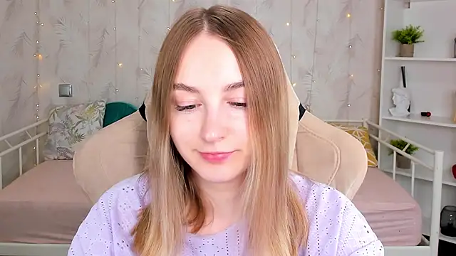 Shy Polly online show from March 13, 12:37 am